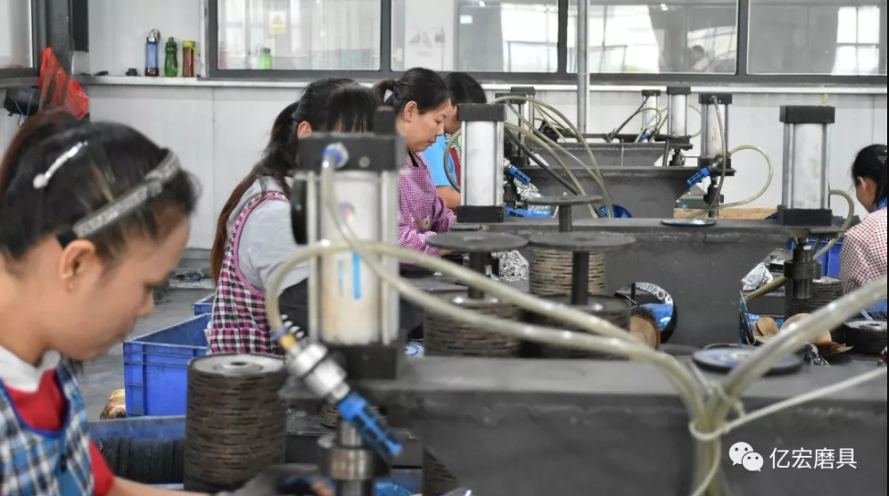 亿宏磨具——做精品网盖 不做行业过路人.png